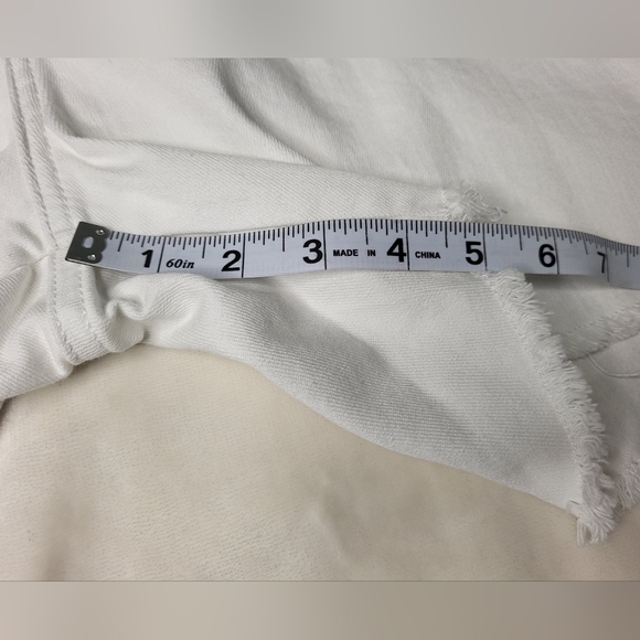 Levi's High Rise Jean Shorts. Plus Size 26W White Denim - Picture 4 of 9